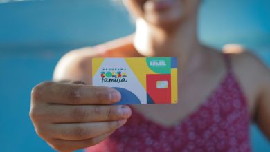 Descubra como o Bolsa Família pode beneficiar famílias com plano de saúde e os critérios para manter a elegibilidade.