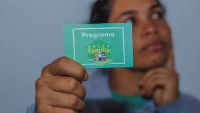Descubra se é possível comprar casa ou carro sem perder o Bolsa Família e como isso impacta o benefício.