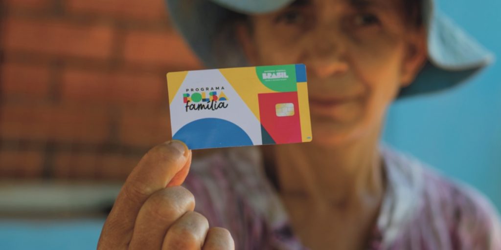 Entenda como o Benefício de Prestação Continuada (BPC) e o Bolsa Família podem ser recebidos simultaneamente.