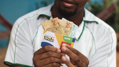 Saiba como funciona o corte do Bolsa Família quando o beneficiário consegue um emprego formal e quais são as regras para manter o benefício em 2024.