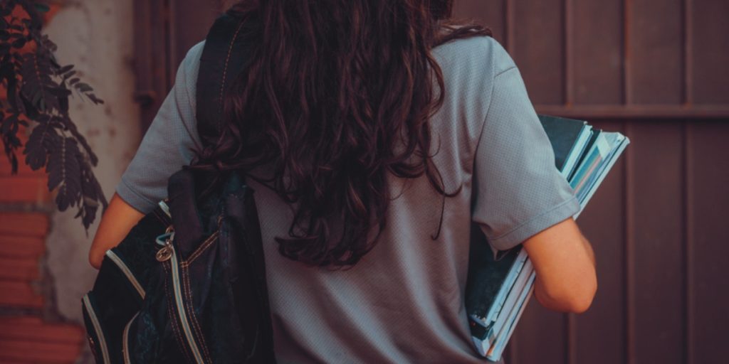 Inscrições abertas para 1.000 bolsas de estudo do programa PE no Campus 2024, com auxílio financeiro para estudantes de baixa renda.