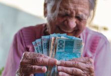 Saiba como verificar se você tem direito aos R$ 1.412 do BPC/LOAS depositados na conta da Caixa Econômica Federal.