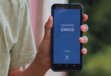 Estrangeiros no Brasil têm direito ao Cadastro Único e benefícios sociais, incluindo auxílios emergenciais e programas habitacionais.