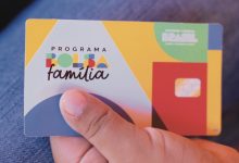 Governo anuncia corte de 50% no Bolsa Família para beneficiários na Regra de Proteção, afetando milhões de famílias.