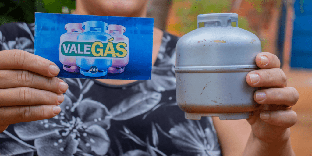 Governo libera VALE GÁS para quem mora sozinho veja como receber!