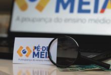 Descubra se estudantes do EJA podem receber o Pé-de-Meia e como obter esse benefício.