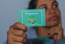 Descubra se irregularidades no título de eleitor podem resultar na perda do benefício do Bolsa Família e como regularizar sua situação.