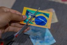 O governo federal, todos meses, realiza um tipo de pente-fino para eliminar beneficiários irregulares, mas pode ser que você tenha caído na malha do governo sem saber. Entenda agora.