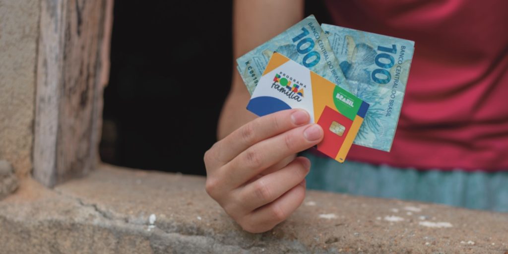 Saiba se a mudança de endereço afeta seu benefício do Bolsa Família e como garantir a continuidade do auxílio.