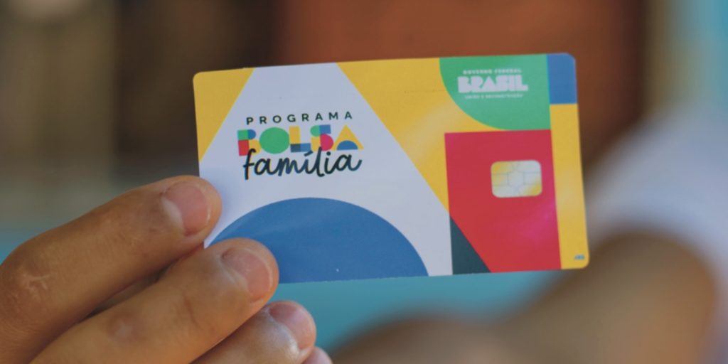 Descubra como retirar seu cartão do Bolsa Família quando o status de entrega indicar "Objeto aguardando retirada no endereço indicado".