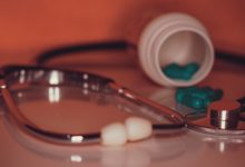 Descubra como programas como Mais Médicos, Brasil Sorridente e Farmácia Popular estão melhorando a saúde pública no Brasil.