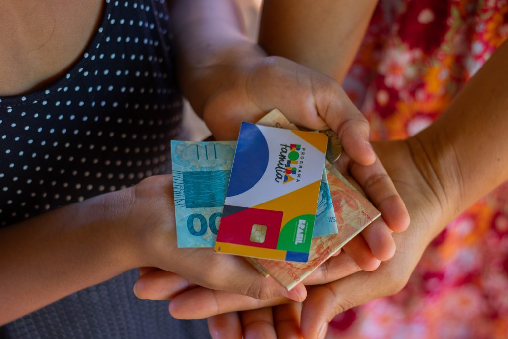 Bolsa família pode ter redução que muitos não conhecem em julho; entenda como funciona.