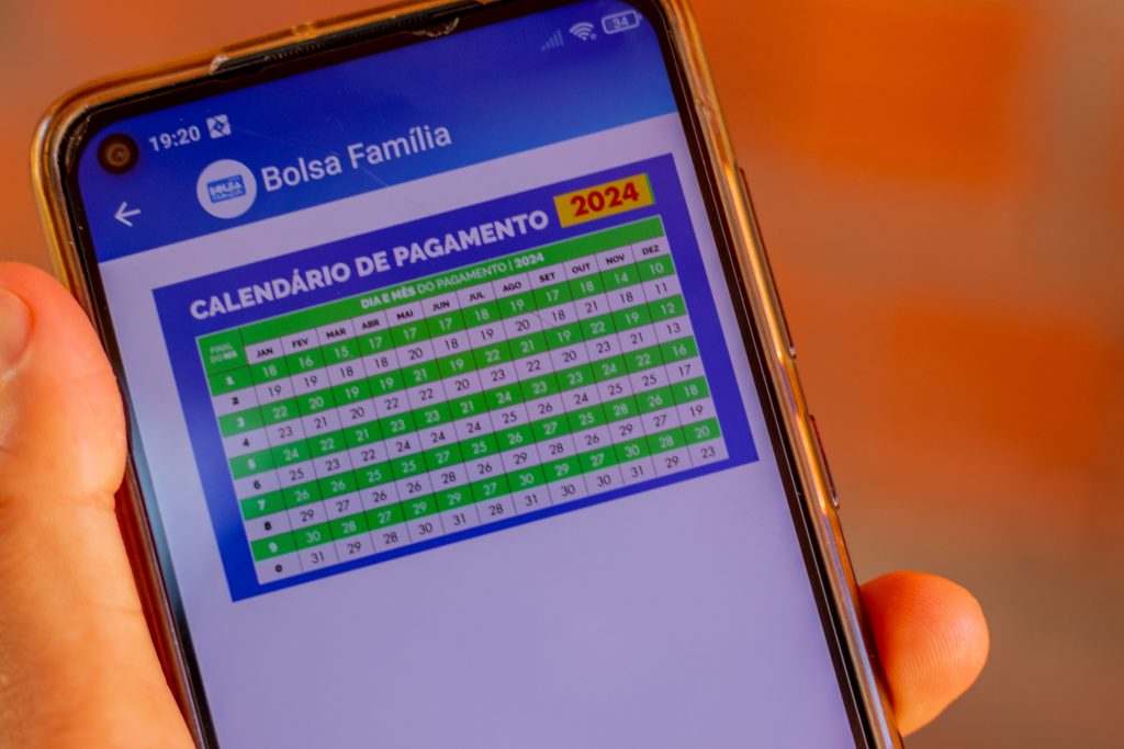 Novo calendário do Bolsa Família pode surpreender vários beneficiários do maior programa social do Brasil em 2024.