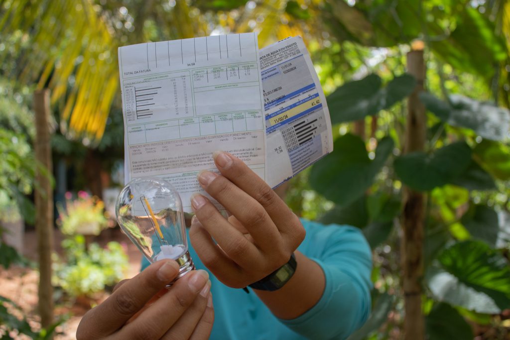 Chegou a hora de ter alívio na conta de energia elétrica durante o mês de férias para os brasileiros do cadastro CadÚnico.