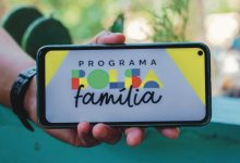 Descubra se é possível receber o Bolsa Família morando no exterior e entenda as regras e critérios de elegibilidade.