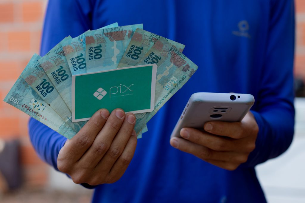 Quer entrar para a lista do governo e receber mais de R$ 600,00 todos os meses? Então veja quais são os documentos necessários para isso.
