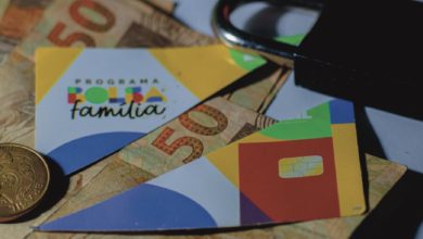 Confira a lista de bloqueios do Bolsa Família para agosto e saiba como evitar o corte do seu benefício.