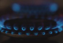 Vale-Gás de R$ 102 em agosto: saiba se você está entre os beneficiados e como receber o auxílio.