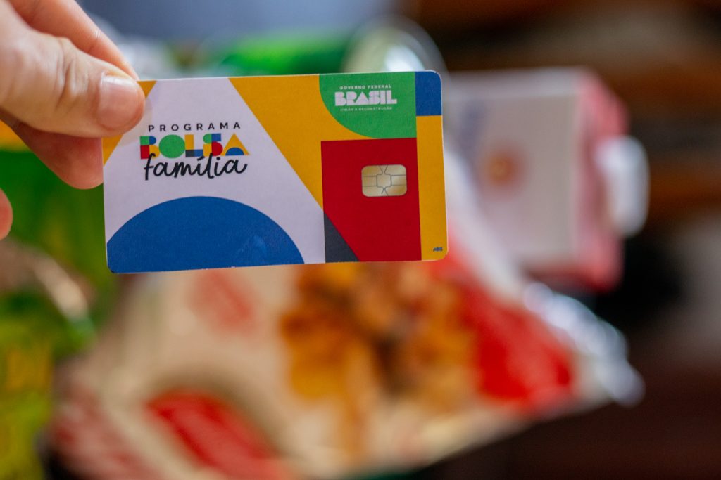 Qual dos beneficiários do Bolsa Família pode receber mais de mil reais em julho