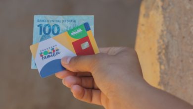 Esclareça os boatos sobre a redução do Bolsa Família e entenda a verdade por trás das alegações falsas.