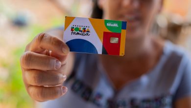 Ter inscrição aceita para receber o Bolsa Família não apenas garante renda no mês, mas possibilita isenções e descontos nas contas da casa.