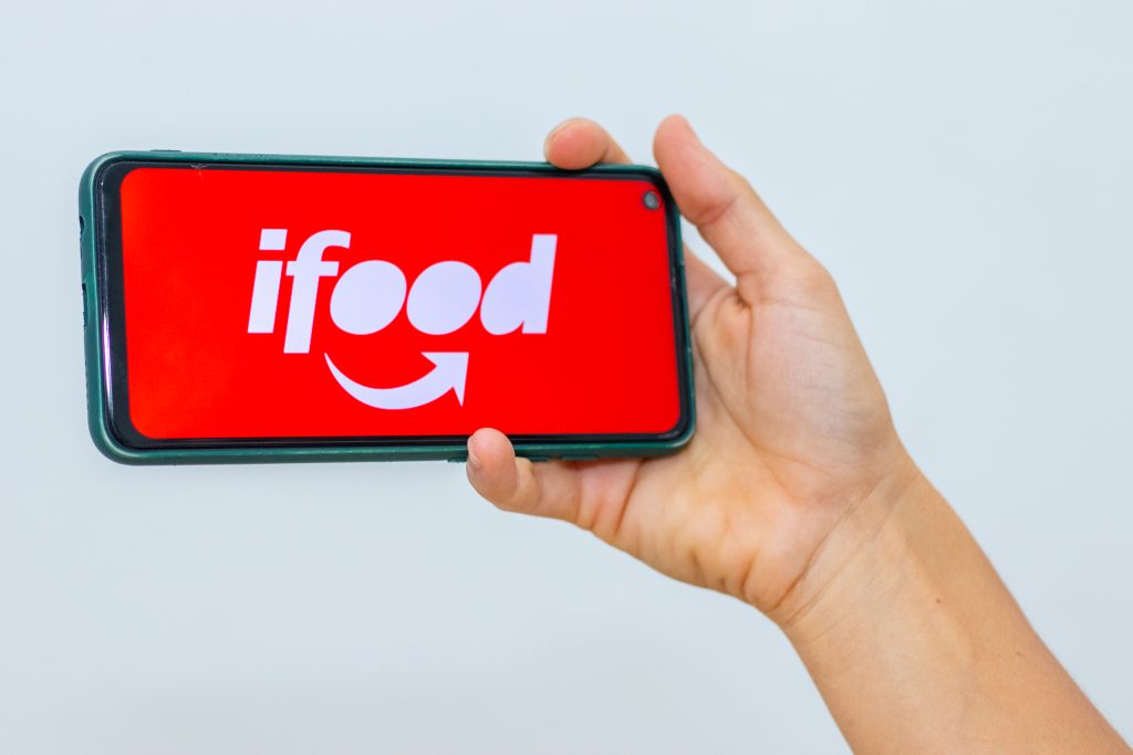 Fake news sobre uso do ifood bloquear benefício do Bolsa Família circula na internet