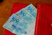 Uma regra do programa Bolsa Família pode trazer mais tranquilidade a muitos brasileiros, garantindo o benefício somado ao salário.