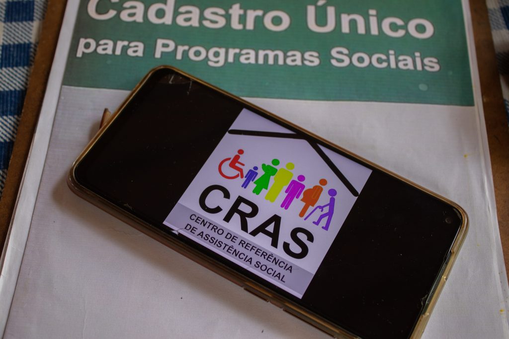 https://www.gov.br/pt-br/servicos/acessar-o-cras-centro-de-referencia-da-assistencia-social
