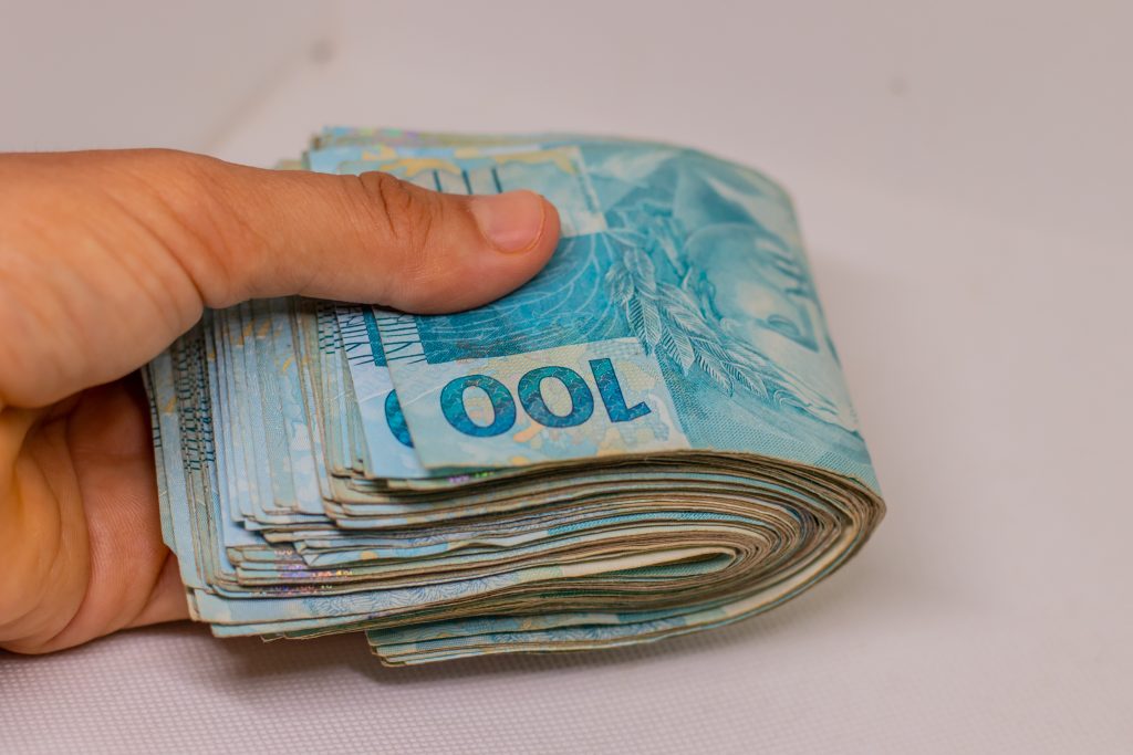 Quem tem conta no Caixa Tem e já se cadastrou no CadÚnico, pode receber uma boa quantia em PIX até o final de 2024; entenda como funcionam as regras.