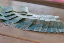 O abono do PIS está disponível para ser retirado, mas há um prazo que deve ser obedecido pelos trabalhadores com direito a ele.