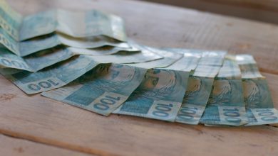 O abono do PIS está disponível para ser retirado, mas há um prazo que deve ser obedecido pelos trabalhadores com direito a ele.