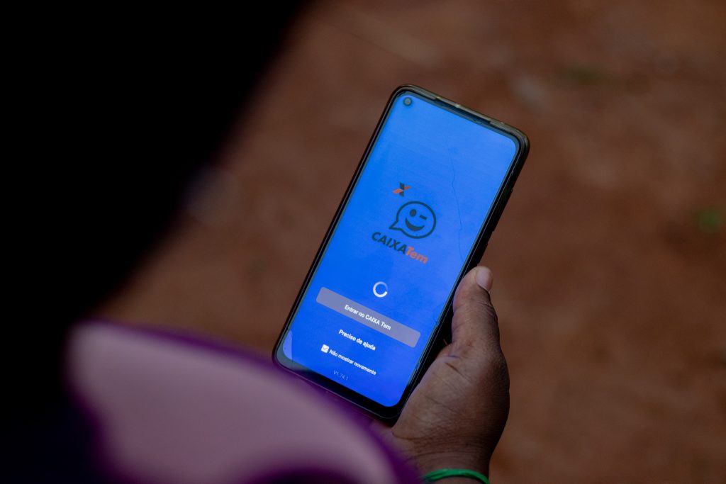 Precisa mudar o número de telefone no Caixa Tem? Então vale a pena entender qual é o procedimento mais fácil e correto para conseguir fazer isso hoje.