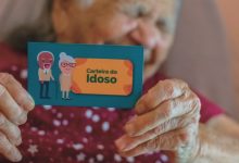 A Carteira do Idoso oferece benefícios como descontos em transportes e eventos culturais, melhorando a qualidade de vida dos idosos no Brasil.