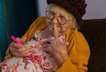 Internet de graça pode se tornar uma realidade para idosos brasileiros. Entenda quais são as regras do benefício.