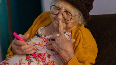 Internet de graça pode se tornar uma realidade para idosos brasileiros. Entenda quais são as regras do benefício.