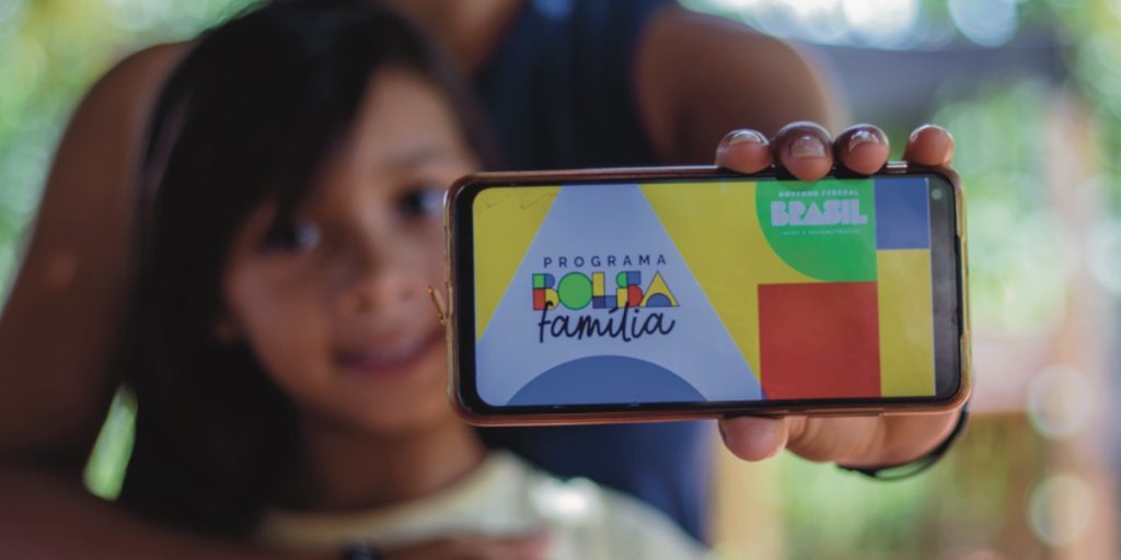Bolsa Família: Saiba quantas faltas escolares podem bloquear seu benefício e entenda os requisitos essenciais para manter a assistência.