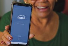 Identifique e evite sites falsos do Programa Voa Brasil que visam enganar aposentados com promessas de passagens aéreas baratas.