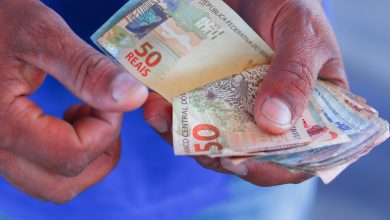 Novo vale de R$ 50 extras para quem está no Bolsa Família? Entenda quem pode retirar o bônus do benefício em agosto.