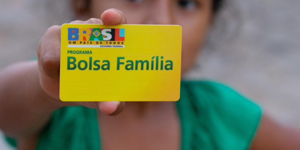 Bolsa Família bloqueado por faltas escolares você terá direito aos pagamentos retidos Confira