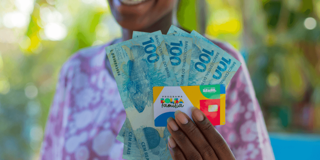 Cartão Bolsa Família em suas mãos acompanhe a entrega do início ao fim - confira