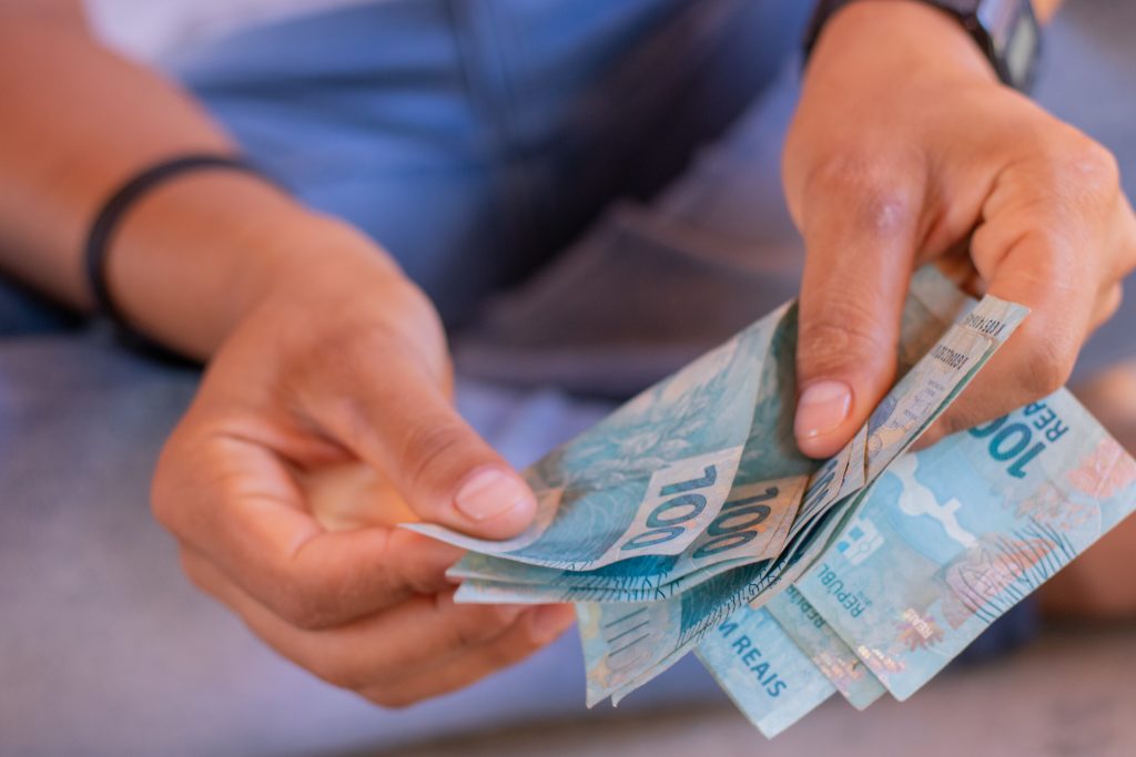Veja o que fazer para acrescentar um salário mínimo na sua renda mensal, mesmo fazendo parte do Bolsa Família.