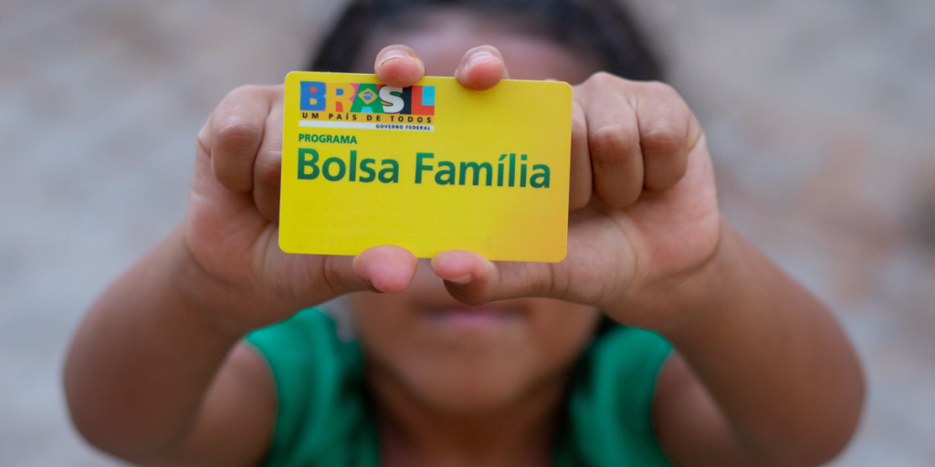 Mensagem de “Escola não identificada” no Bolsa Família Saiba como agir agora para não perder seus R$ 600