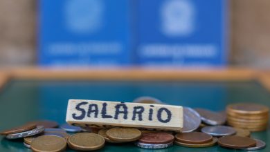 Em breve, o 13º salário começará a cair na conta de quem tem Caixa Tem, mas não apenas. Veja as regras e quem pode receber o abono.