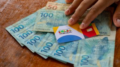 Uma pergunta frequente entre os beneficiários do Bolsa Família é se dá para receber o benefício antes da hora. Descubra se isso é mito ou se é possível.