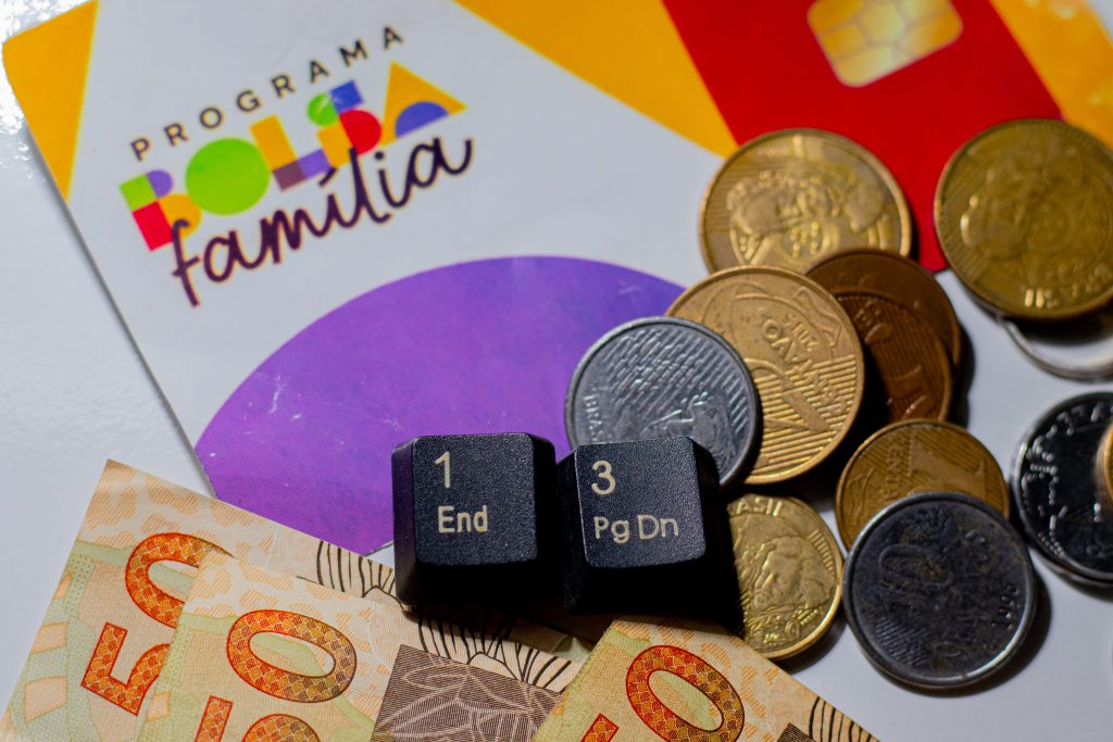 O Bolsa Família proporcionará o pagamento de uma benefício a mais em 2024? Essa é a pergunta que não quer calar para muitos.