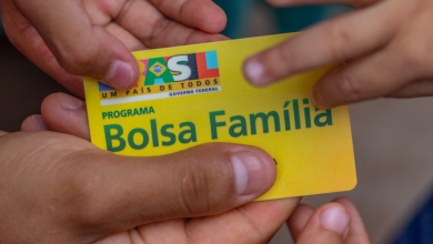 Seu filho faltou aula Descubra quanto tempo você fica sem o Bolsa Família