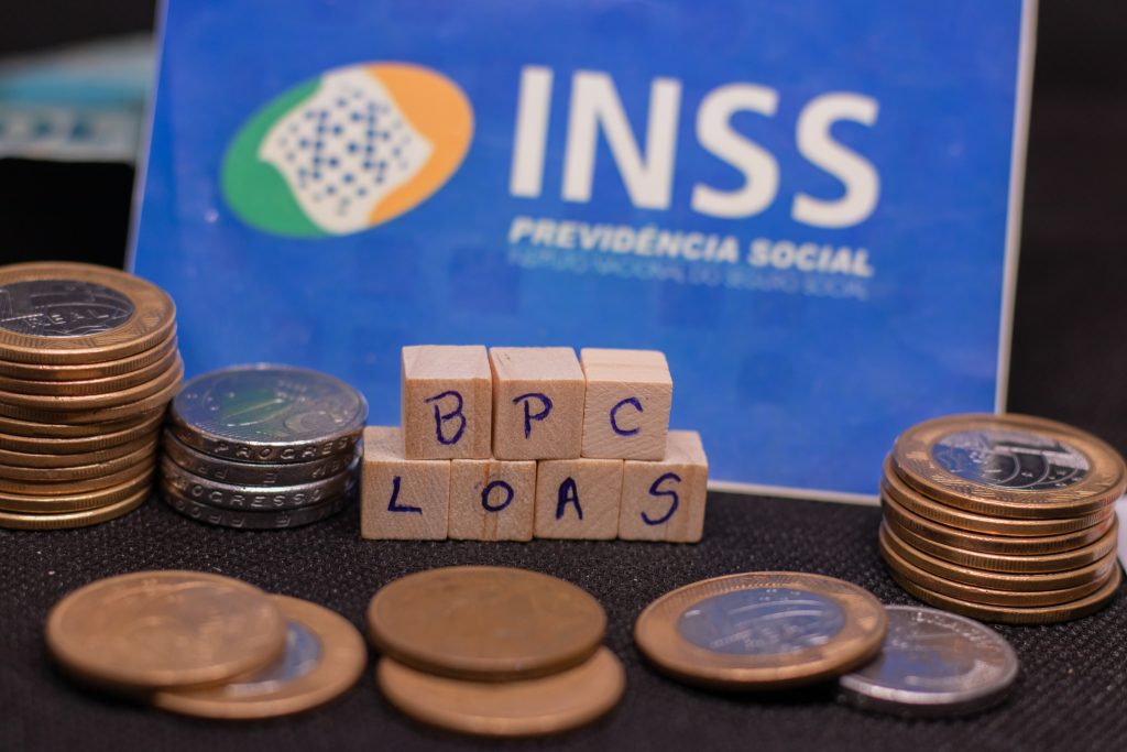 Você recebe o BPC e quer saber se pode receber outros benefícios? Confira.
