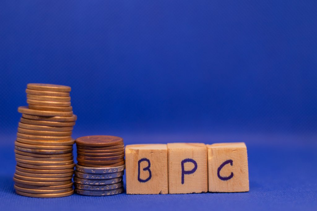 Você sabia que o BPC pode ser suspenso ou até cancelado? Entenda como funciona.