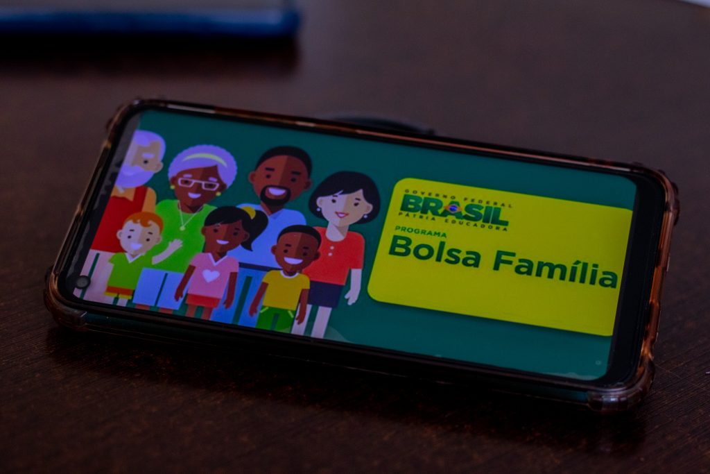 Milhares de beneficiários estão na torcida pela antecipação do Bolsa Família em janeiro.