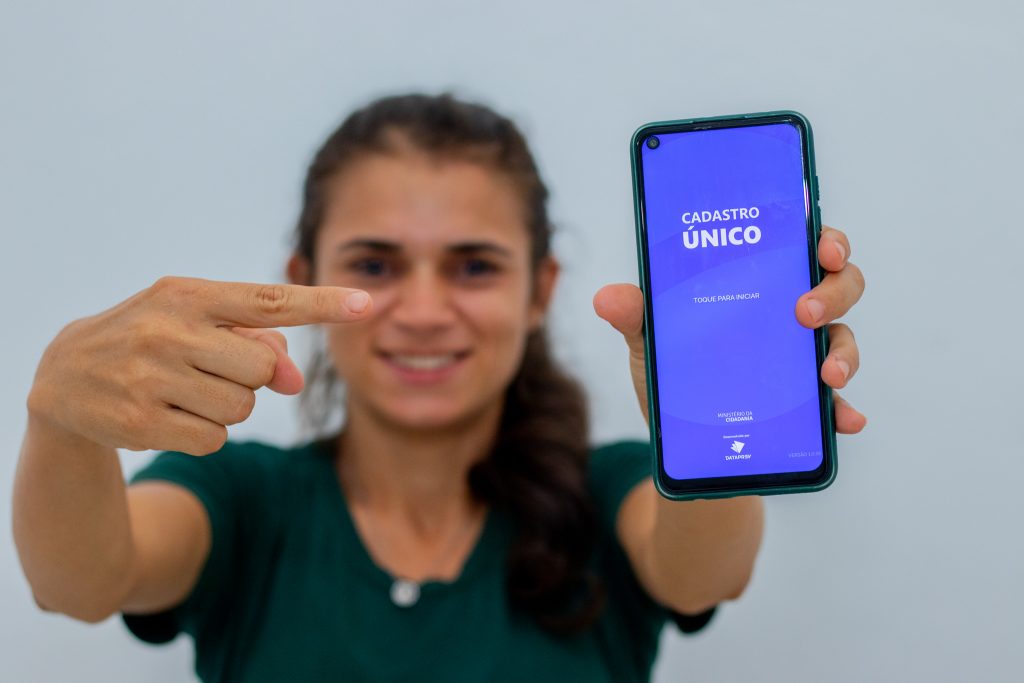 Você sabia que pode receber R$ 300 do CadÚnico para ajudar nas contas de casa?